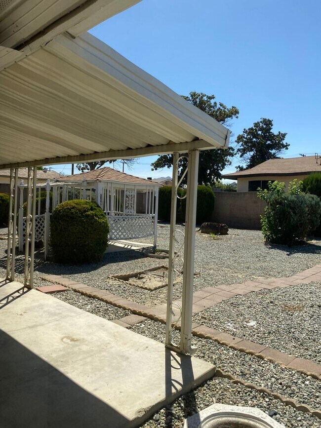 Building Photo - 694 Ironwood St