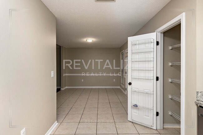 Building Photo - Gorgeous 3 Bed 2 Bath Brick Cottage on Corner Lot