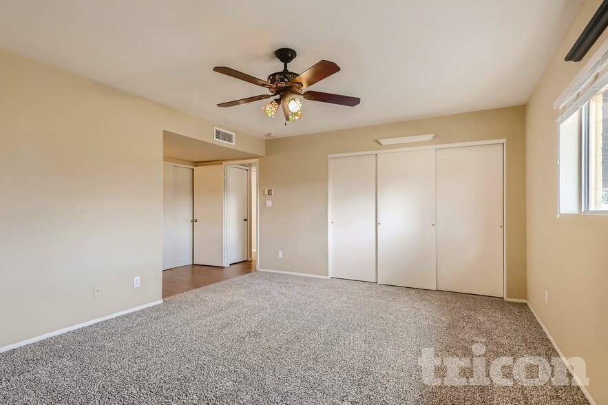 Building Photo - 4910 W Diana Ave