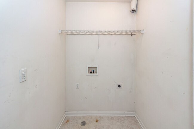 Building Photo - 3 Bedroom 3 Bath Townhome in Persimmon Hil...