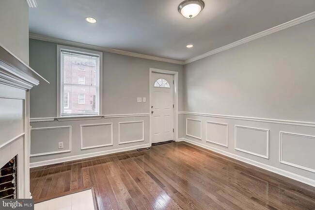 Building Photo - 915 W Lombard St