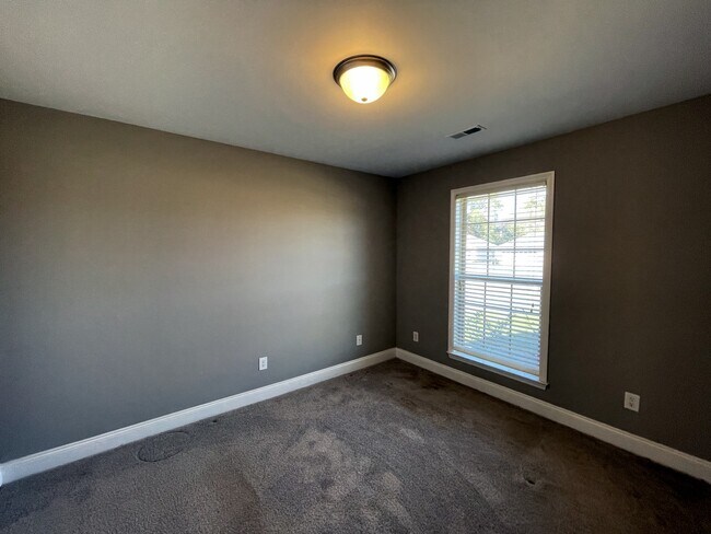 Building Photo - 106 Summerset Ln