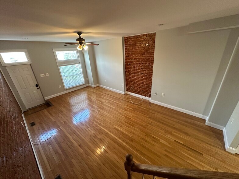 Shared Living Room - 37 S Ellwood Ave