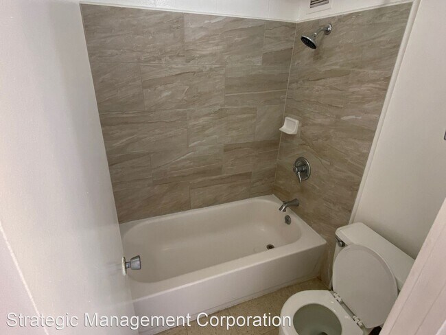 Building Photo - 1301 Lusitana St
