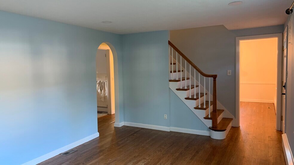 Living room - view from bookshelves/ fireplace - 58 Oakwood Dr