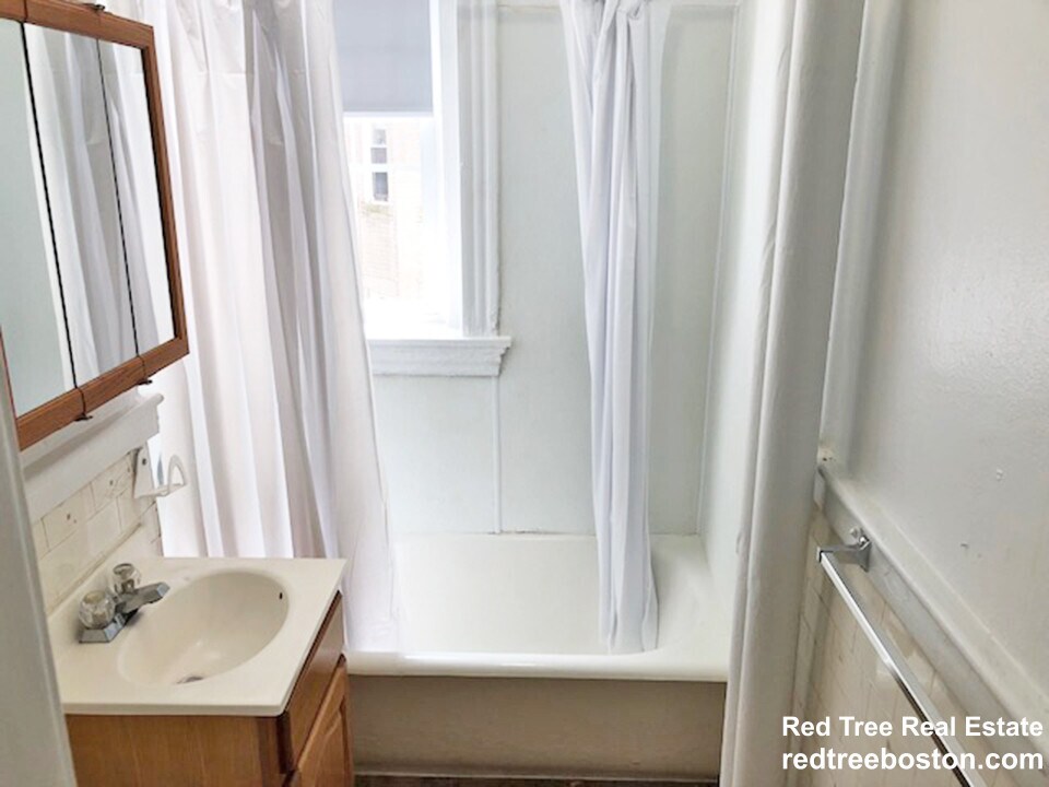 Building Photo - 1185 Boylston St