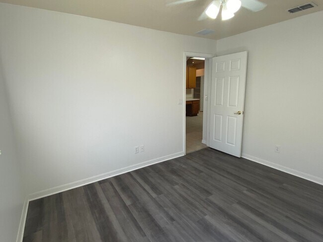 Building Photo - Pool Home for Rent