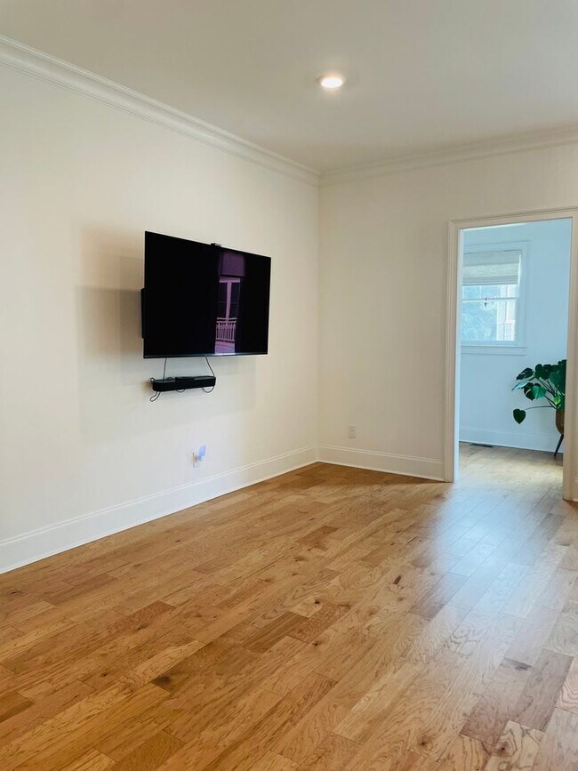 Building Photo - Spacious 4BR House in Milton