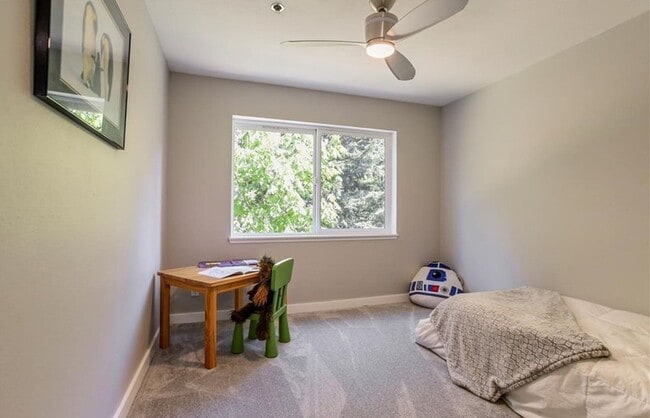 Building Photo - 3 Bed 2 Bath Condo is Available for Rent!