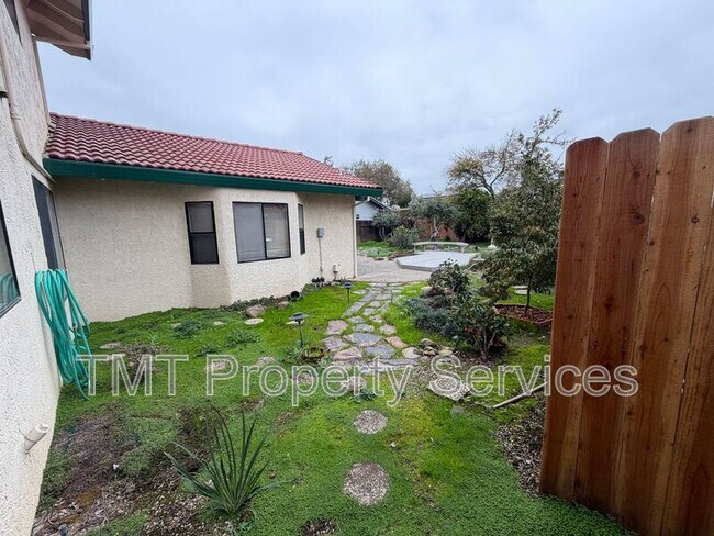 Building Photo - 2 Polvadera Ct