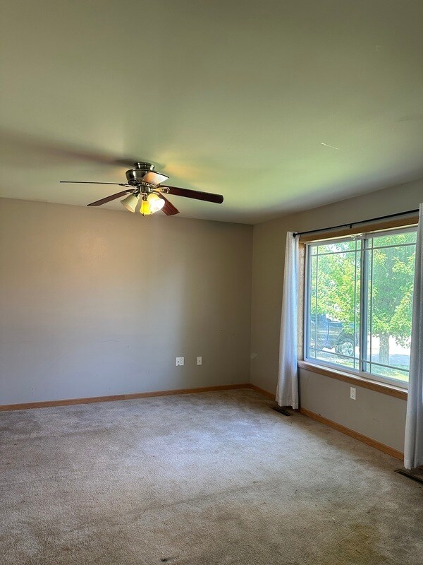 Building Photo - 5818 Wheatland Dr SW