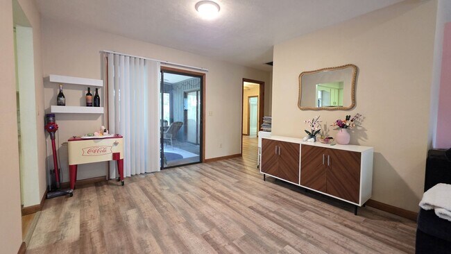 Building Photo - FOR FRENT Home near UF. 3 Bed, 2 bath, 2 c...