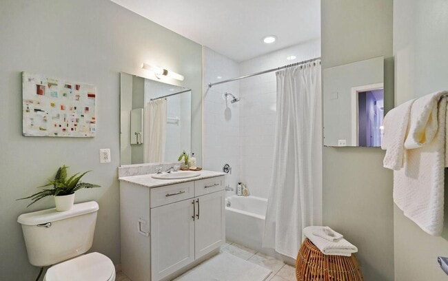 Building Photo - Very Nice Apartment Steps to Tenleytown Me...