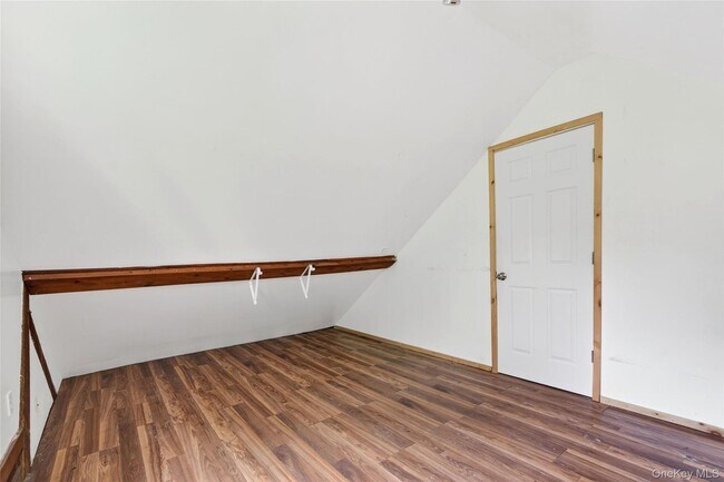 Building Photo - 79 Quaker Hill Rd