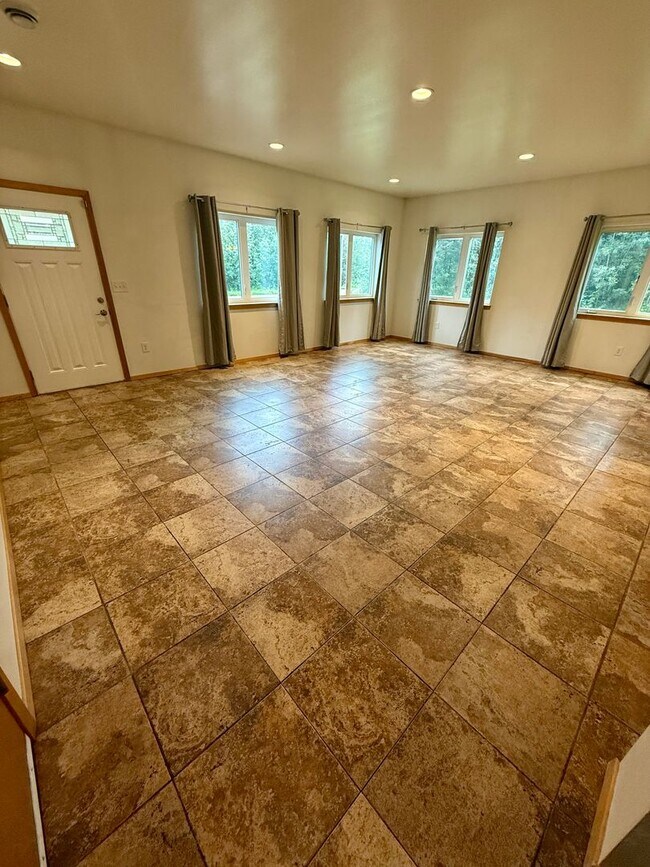 Building Photo - 2175 Chateau Ct