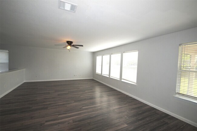 Building Photo - 308 Acklington Dr