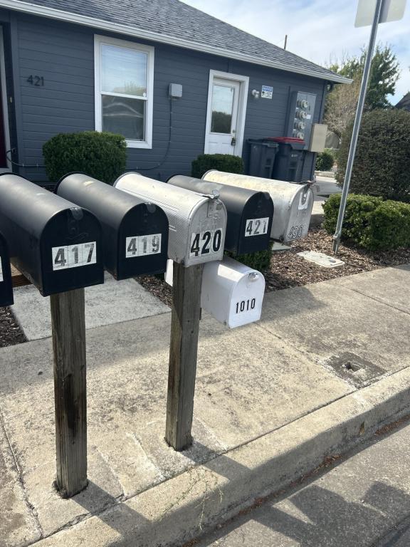 Building Photo - 421 N 10th St