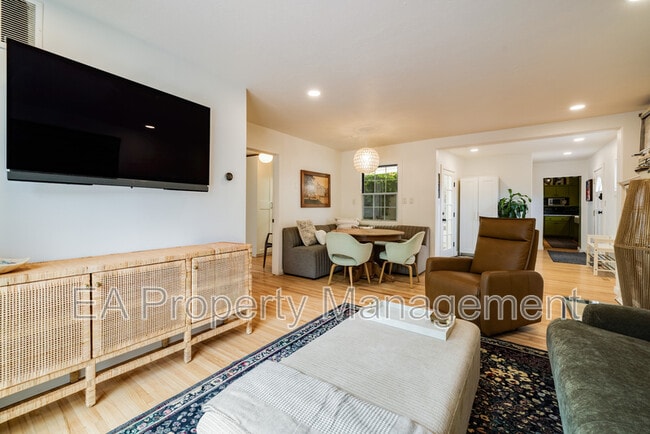 Building Photo - 520 San Pasquale Ave SW