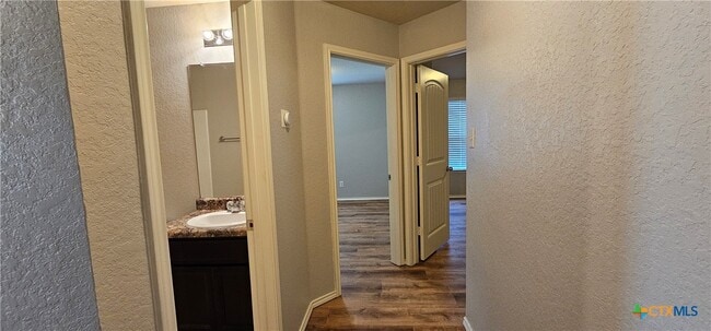 Building Photo - 1024 Sandwell Ct