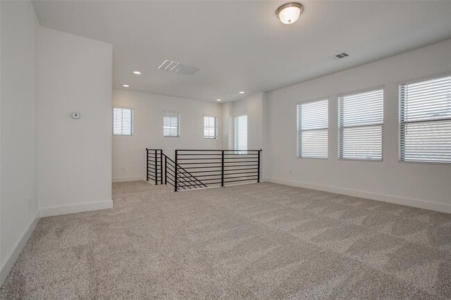 Building Photo - 620 Golden Glory Rd