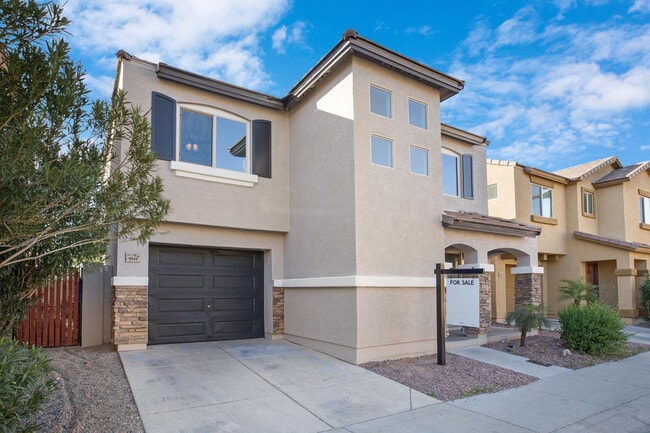 Building Photo - 9547 E Belmont Ave