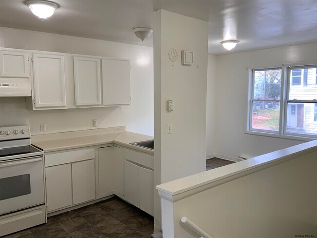 Building Photo - 301 3rd St