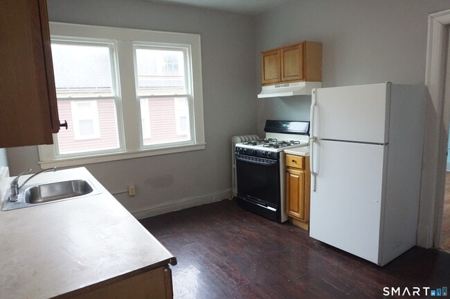 Building Photo - 472 Prospect Ave