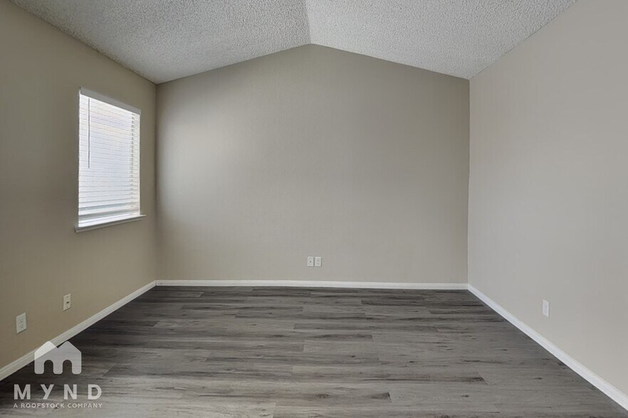 Building Photo - 5825 Goodsprings Ct