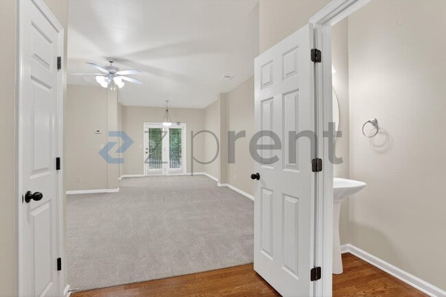 Building Photo - Unit 1