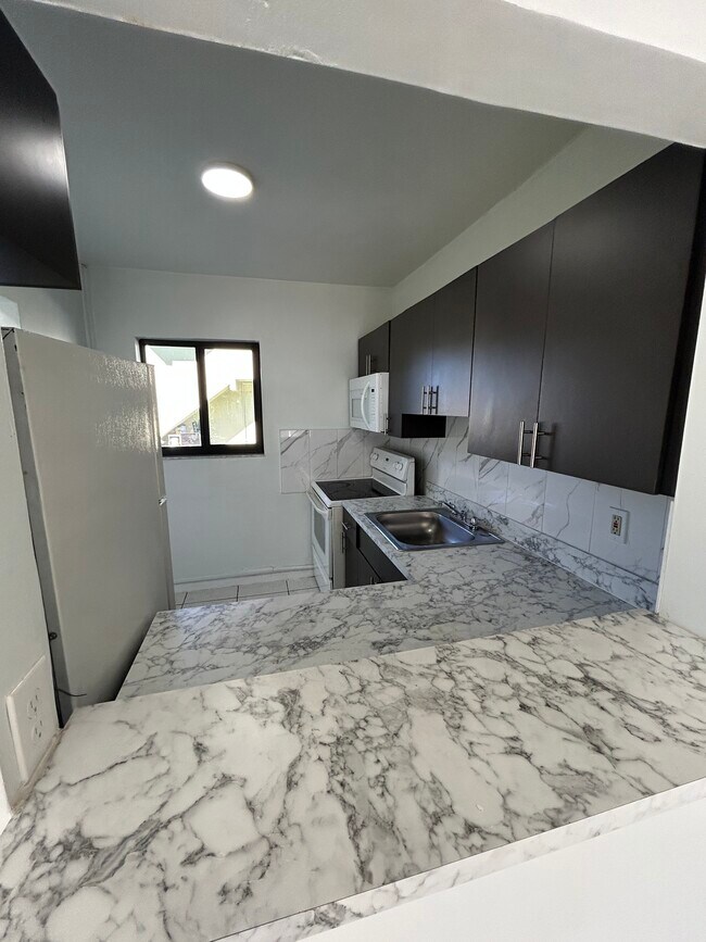 Building Photo - WEJ 13550 LLC - 18255