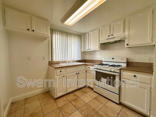 Building Photo - 1131 S Beacon St