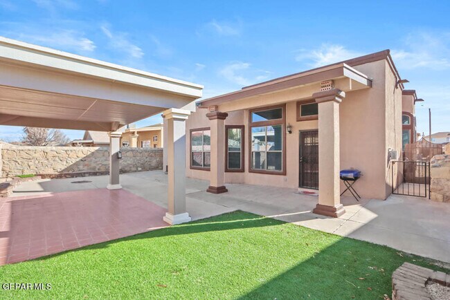 Building Photo - 12733 Tierra Salas Dr
