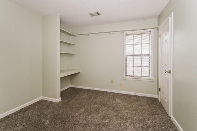 Building Photo - 499 Bedlington Dr