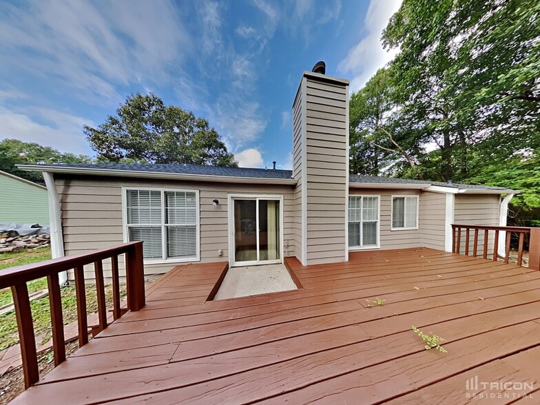 Building Photo - 3734 Windy Hill Dr SE