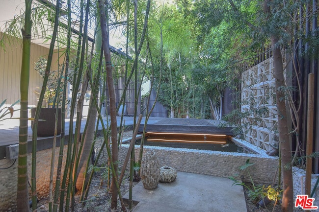 Building Photo - 8895 Appian Way