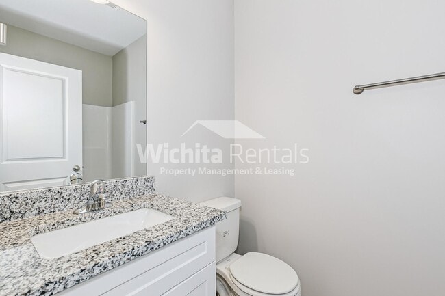 Building Photo - Move-In Ready Duplex in Bel Aire!