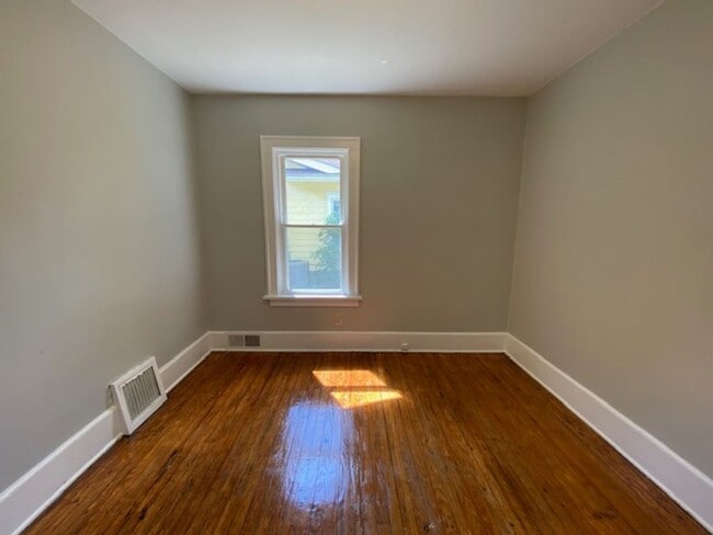 Building Photo - Sunny North Hill Bungalow • Hardwood Floor...