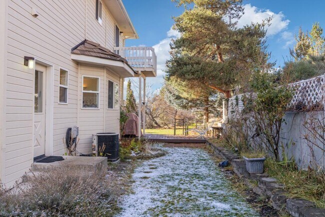 Building Photo - 5663 Basin View Dr