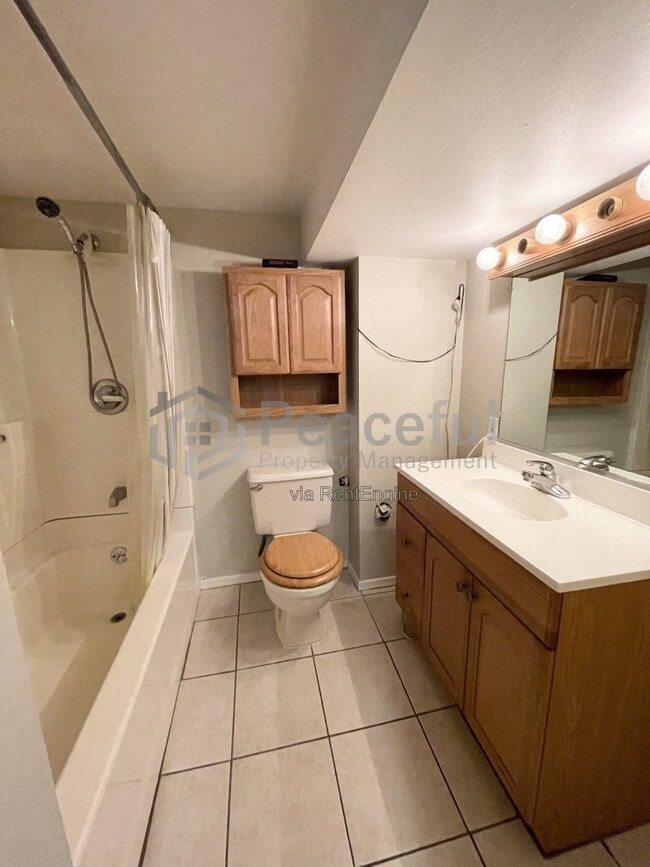 Building Photo - 1637 S 800 E