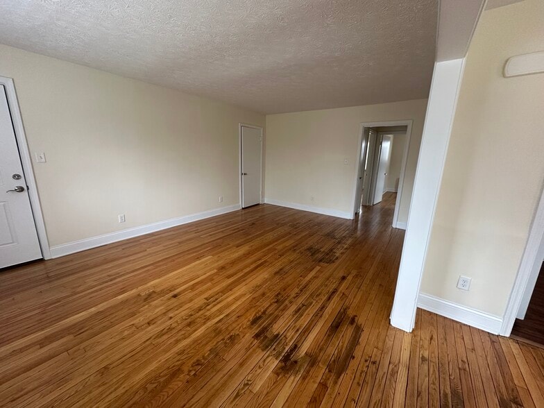 Living Room - 5937 Oakwood Ave