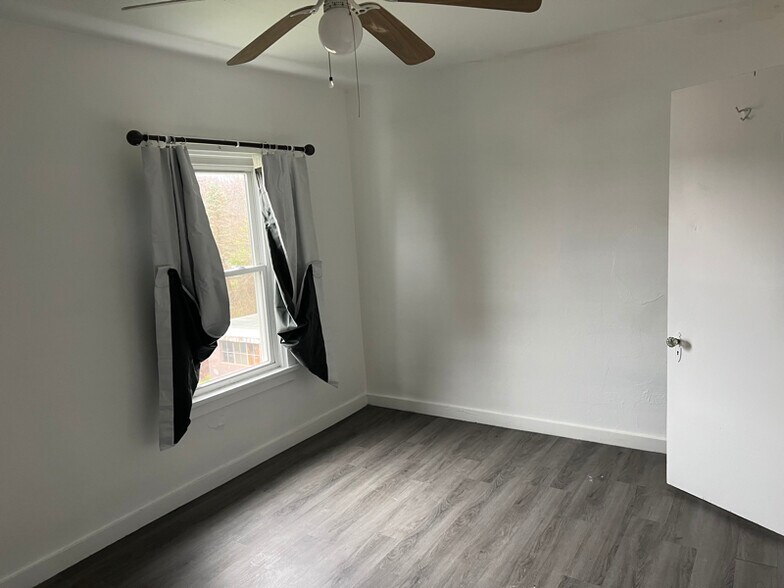 Building Photo - 1300 Stewart St