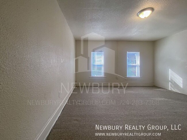 Building Photo - Charming Two-Bedroom Townhouse-Style Apart...