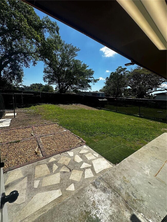 Building Photo - 26447 SW 139th Ave