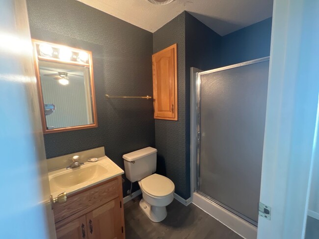 Building Photo - Available Now! 3 BEDROOM 2 BATH IN WESTCHE...