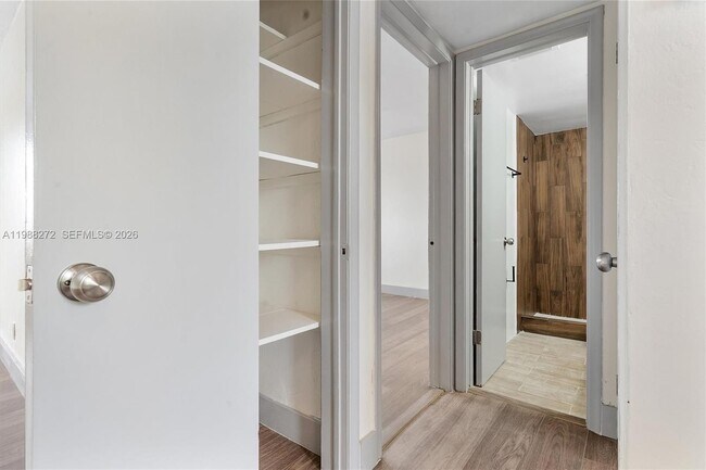 Building Photo - 1715 N 16th Ave