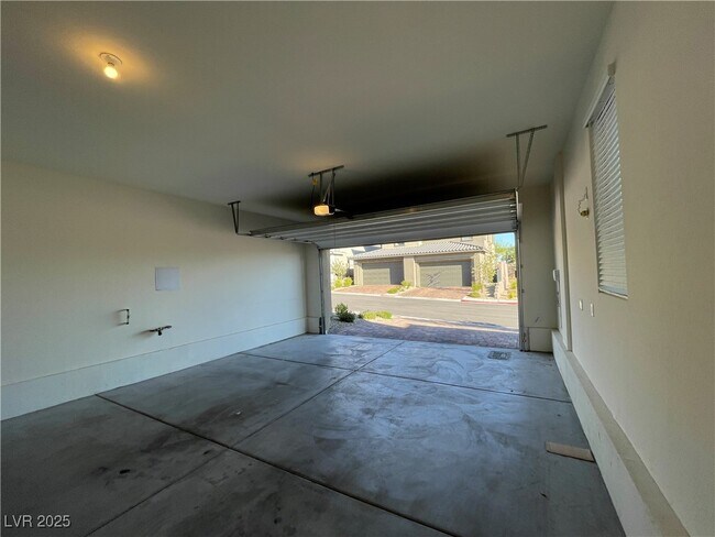 Building Photo - 11747 Emerald Lk Ave