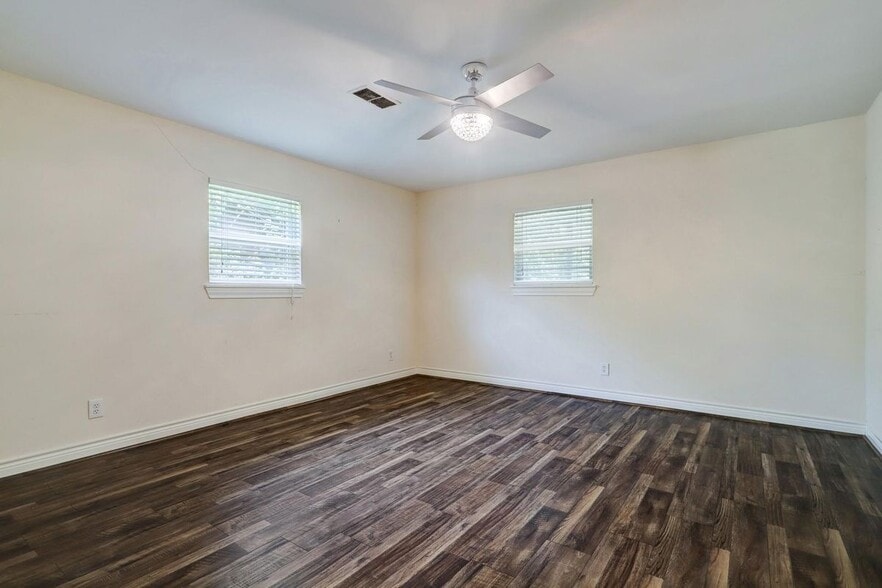 Building Photo - 9410 Pipestone St