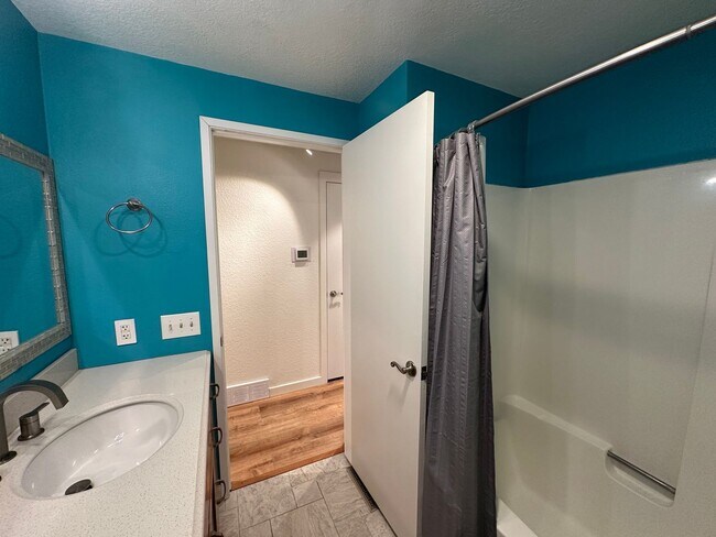 Building Photo - 3 Bed 2 Bath home with 2 Car Garage in Bellingham