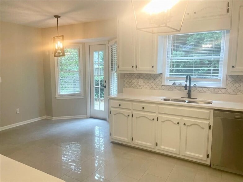 Building Photo - 210 Buck Run