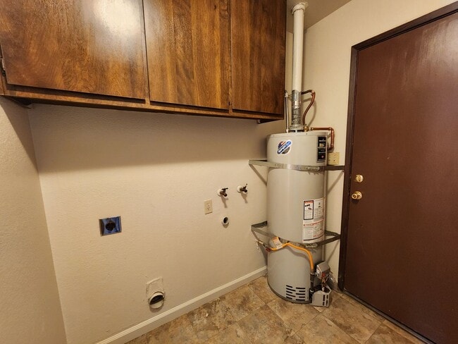 Building Photo - 934 Briarwood Dr